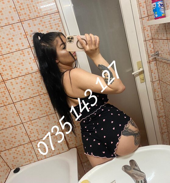 Antonia, 23 ani, bruneta.